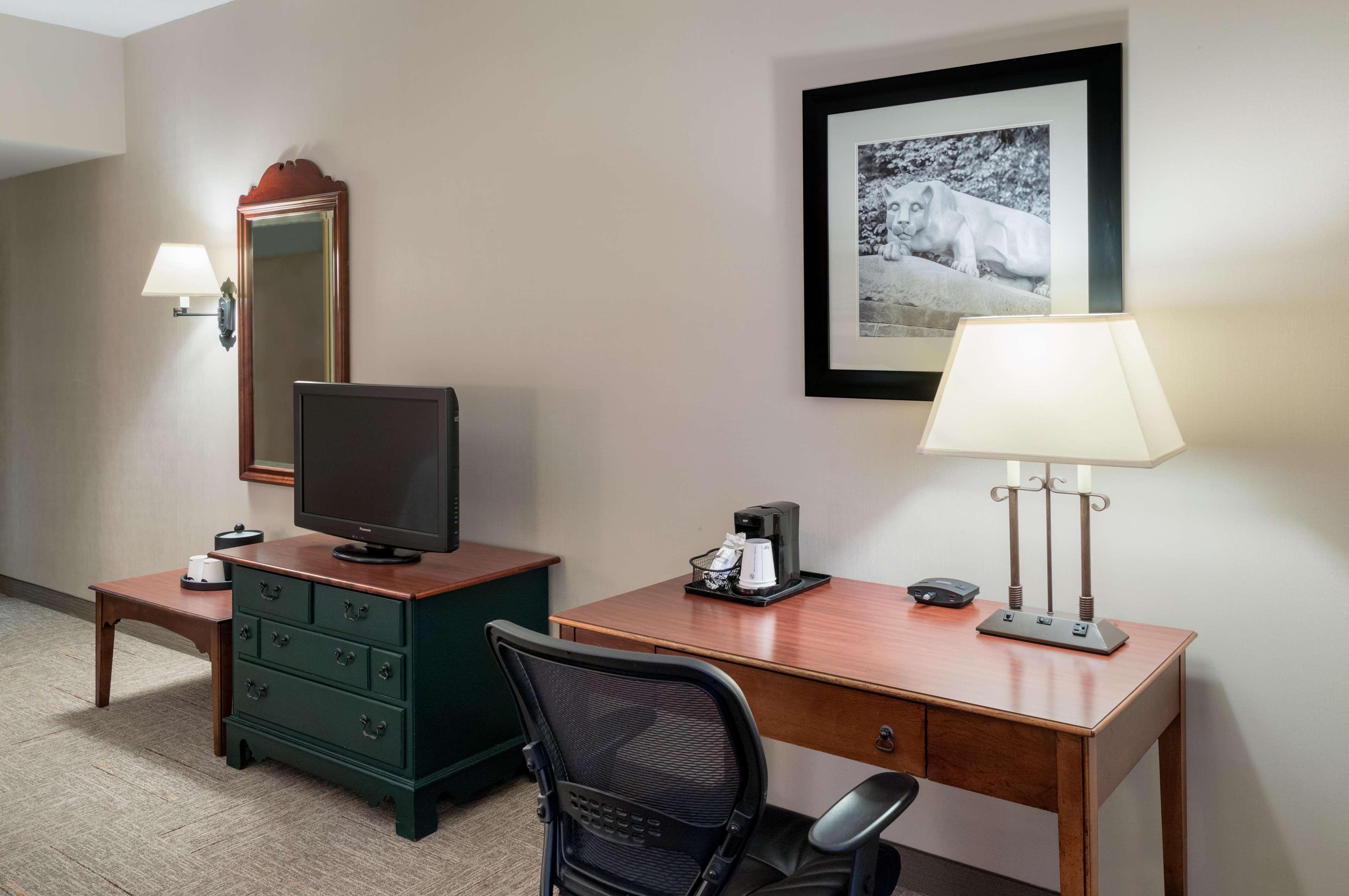 Hampton Inn & Suites State College At Williamsburg Square Bagian luar foto