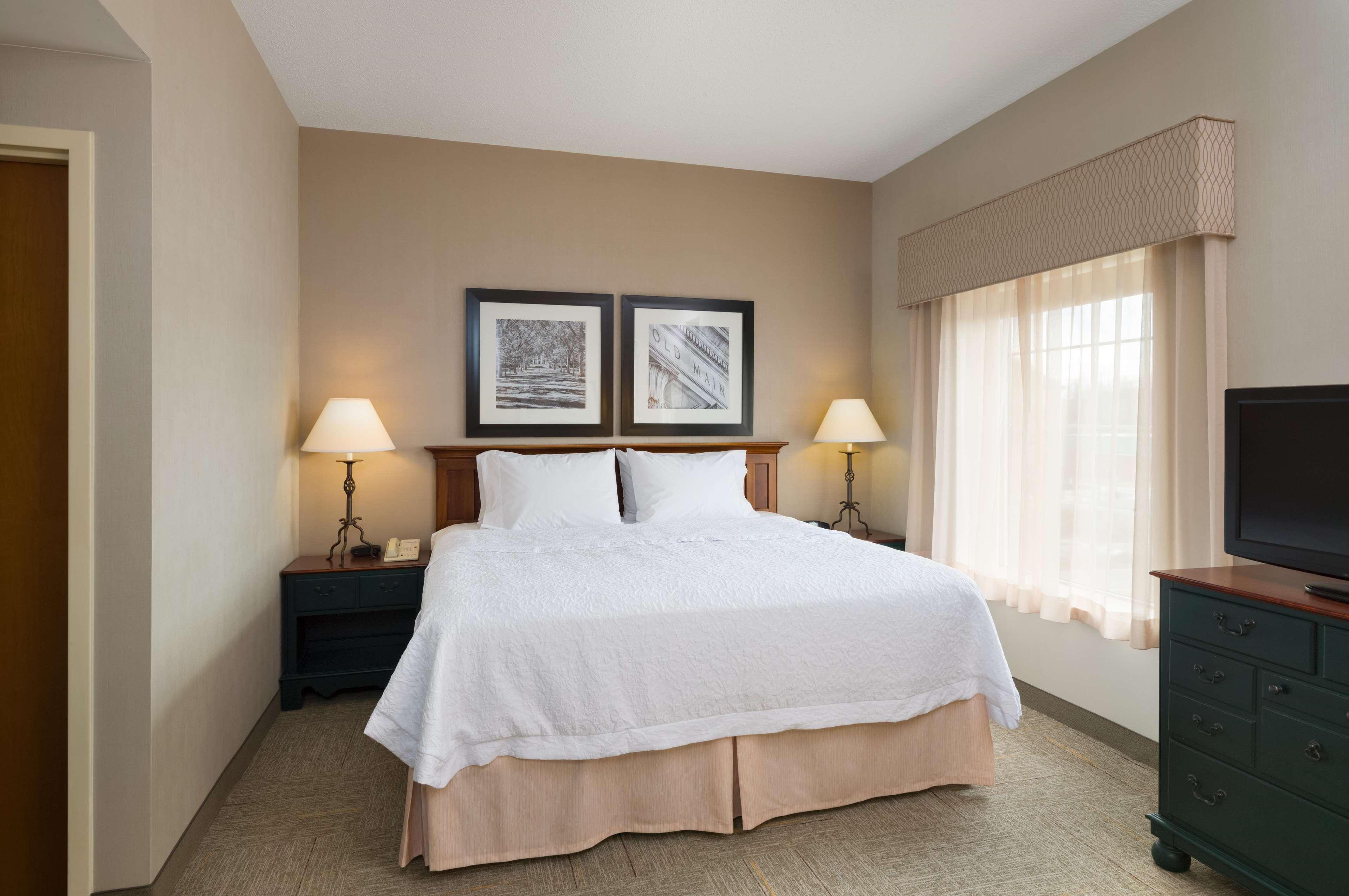 Hampton Inn & Suites State College At Williamsburg Square Bagian luar foto