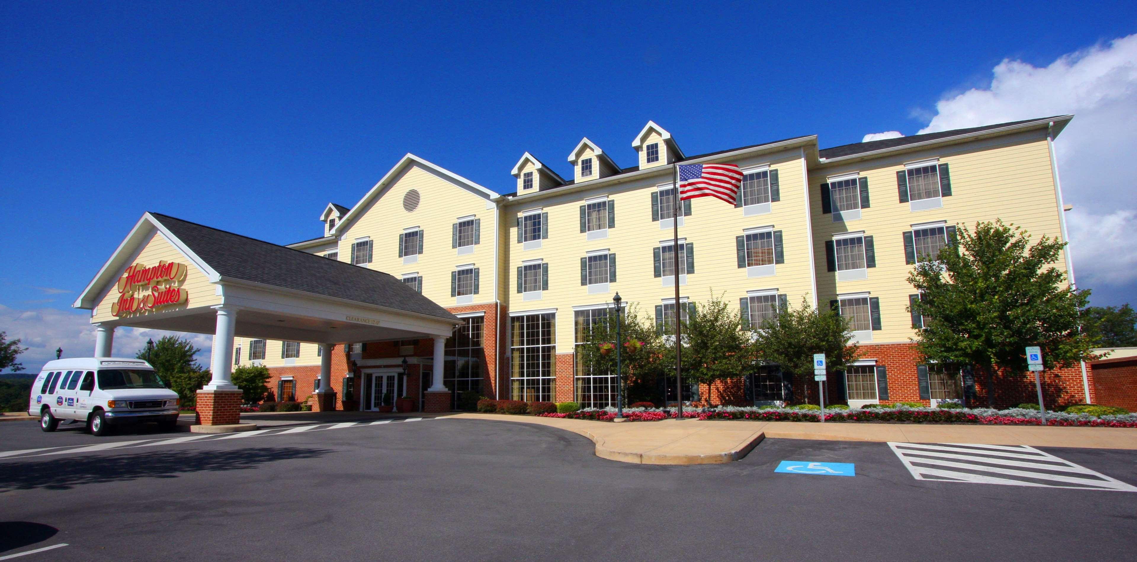 Hampton Inn & Suites State College At Williamsburg Square Bagian luar foto