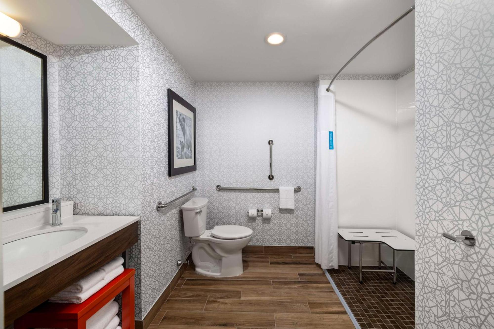 Hampton Inn & Suites State College At Williamsburg Square Bagian luar foto