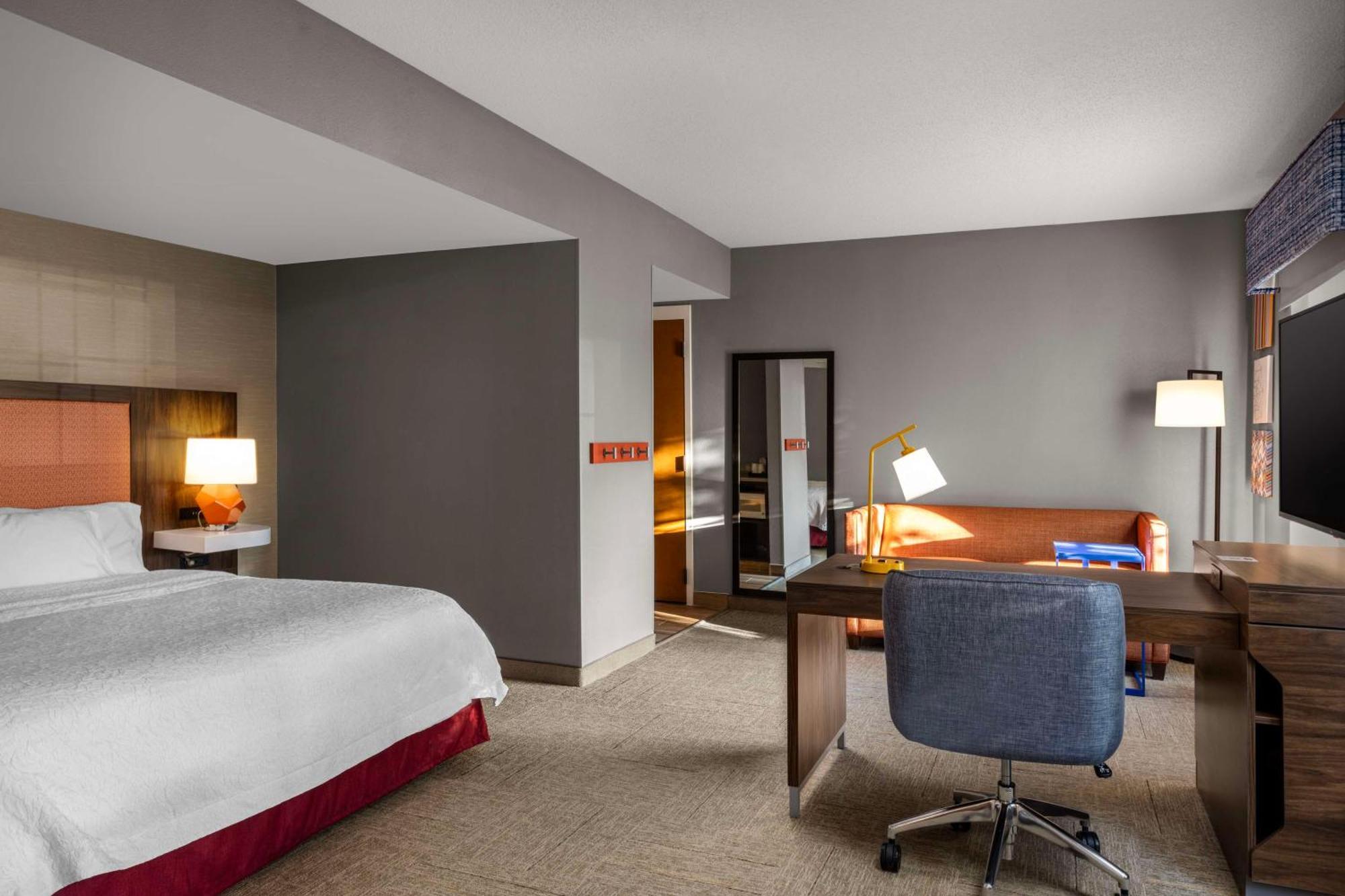 Hampton Inn & Suites State College At Williamsburg Square Bagian luar foto