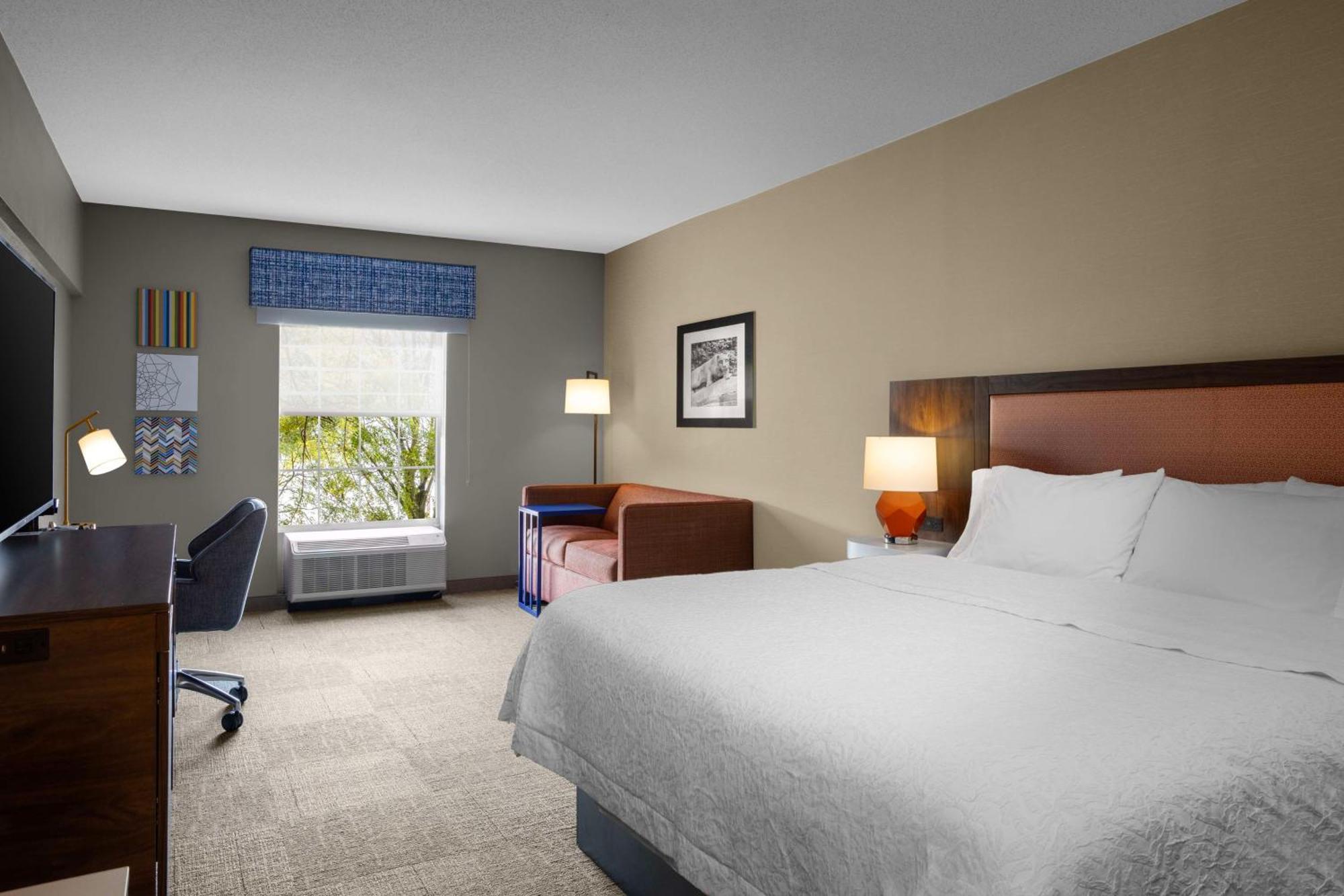 Hampton Inn & Suites State College At Williamsburg Square Bagian luar foto