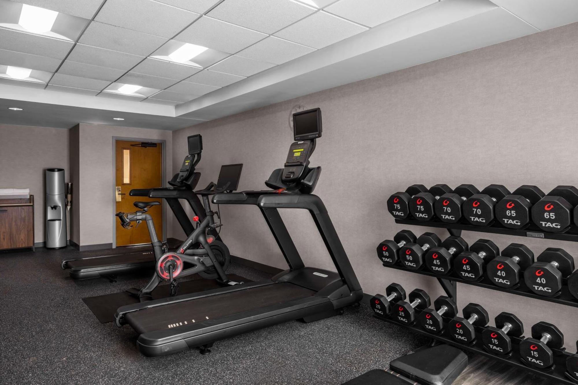 Hampton Inn & Suites State College At Williamsburg Square Bagian luar foto