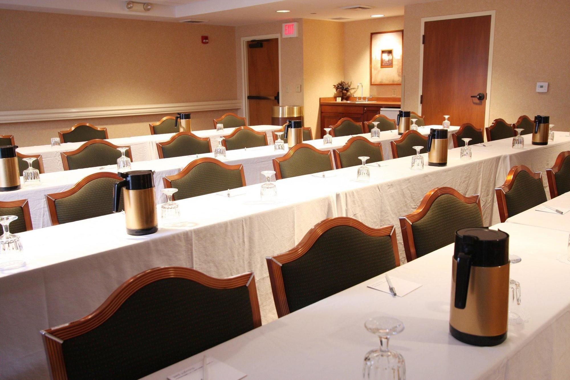 Hampton Inn & Suites State College At Williamsburg Square Bagian luar foto