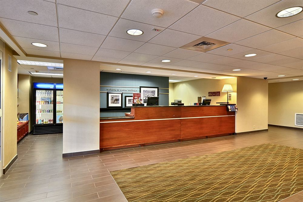Hampton Inn & Suites State College At Williamsburg Square Bagian luar foto