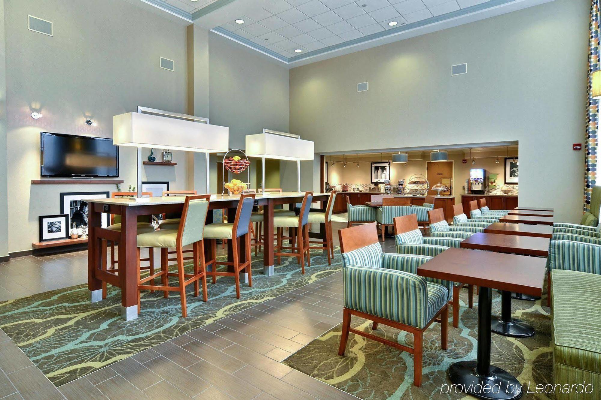 Hampton Inn & Suites State College At Williamsburg Square Bagian luar foto