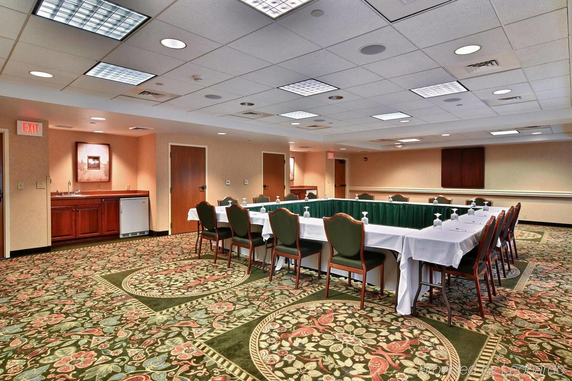 Hampton Inn & Suites State College At Williamsburg Square Bagian luar foto