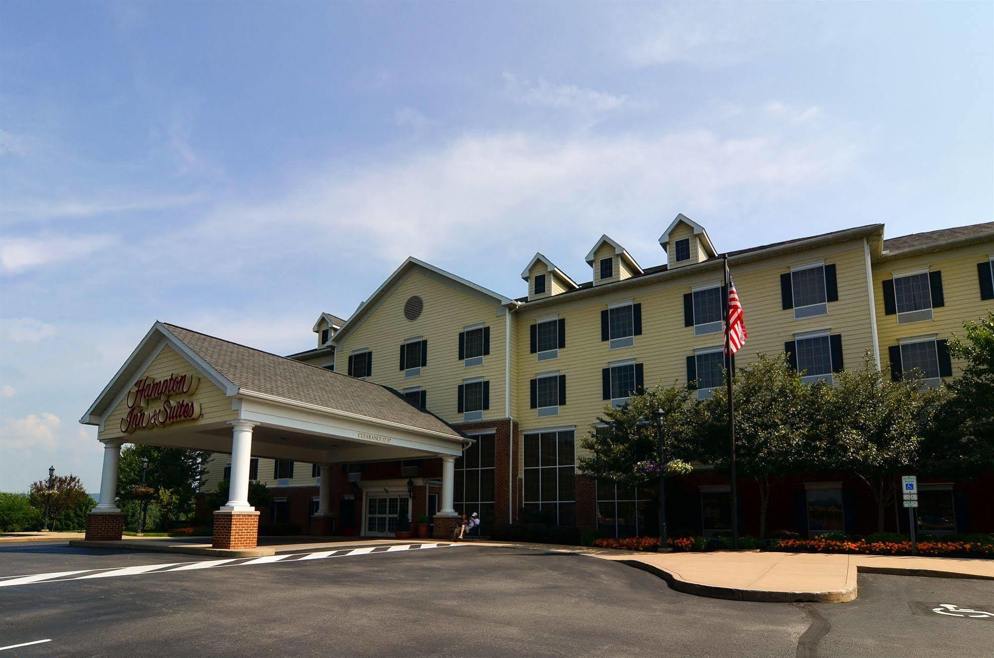 Hampton Inn & Suites State College At Williamsburg Square Bagian luar foto